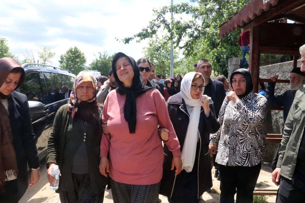 Gaziantep’ten yürek yakan fotoğraf! Yan yana toprağa verildiler 20